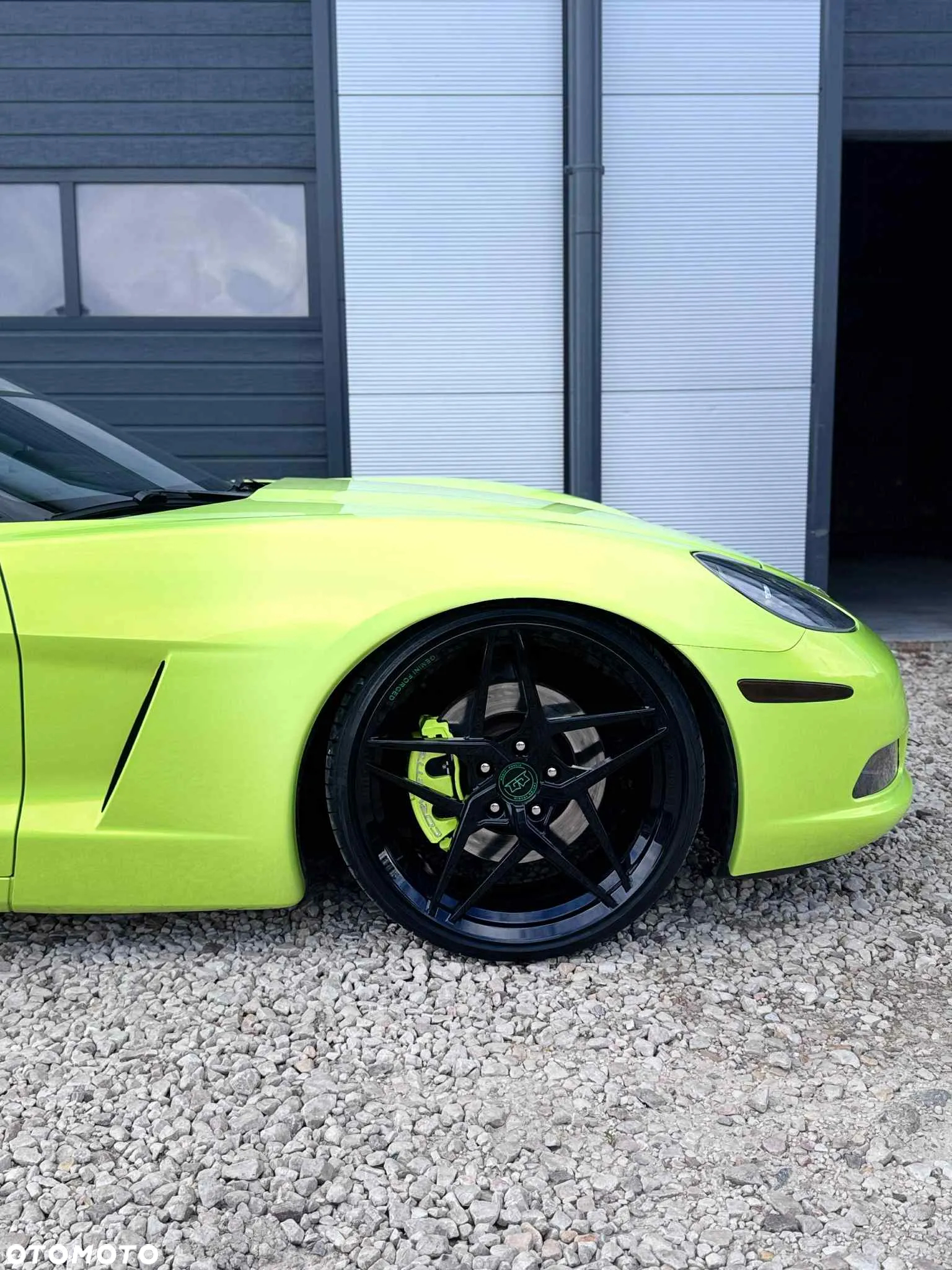 Chevrolet Corvette - 4