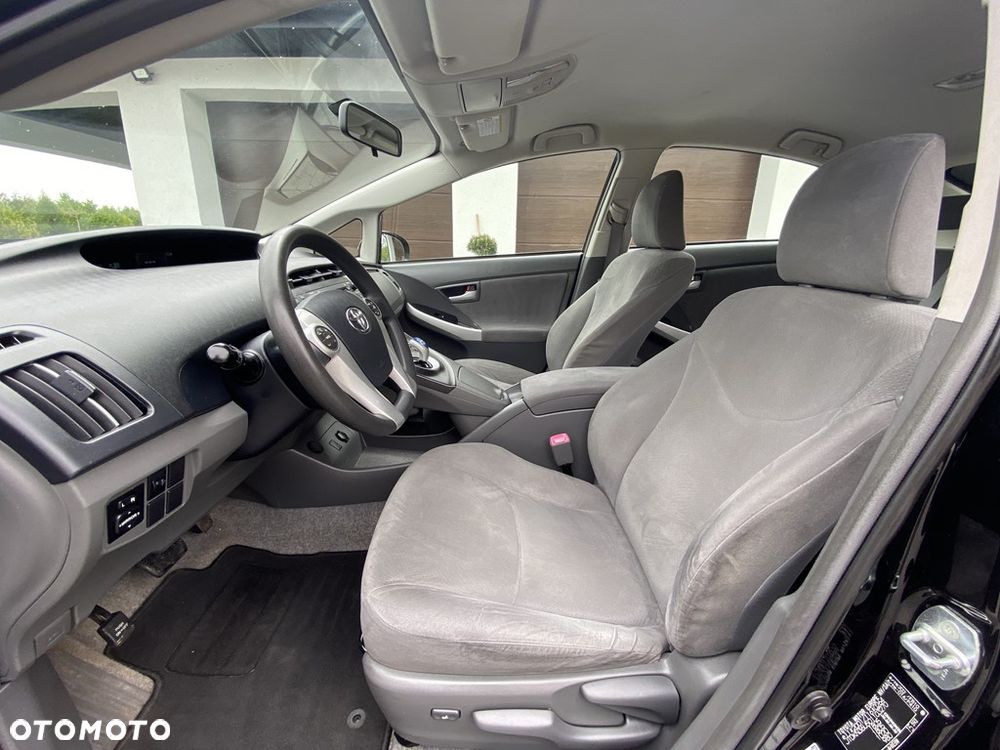 Toyota Prius (Hybrid) - 14