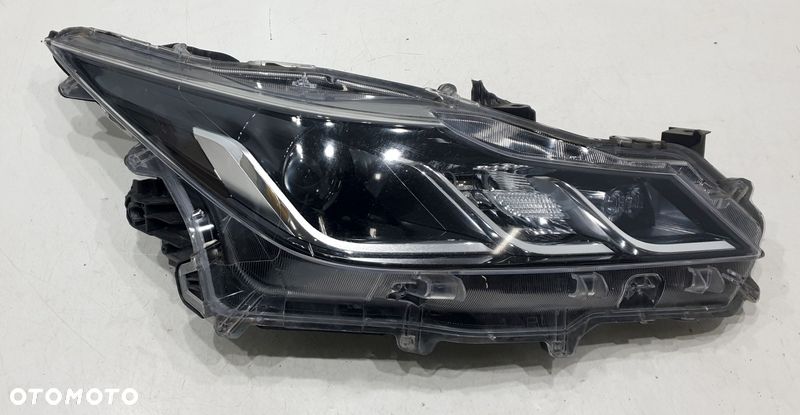 Toyota Corolla E21 Reflektor Prawy 81110-02T31-00 - 1