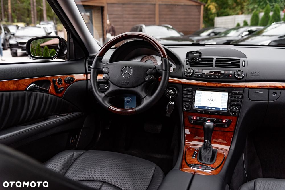 Mercedes-Benz Klasa E 500 4-Matic Avantgarde - 26