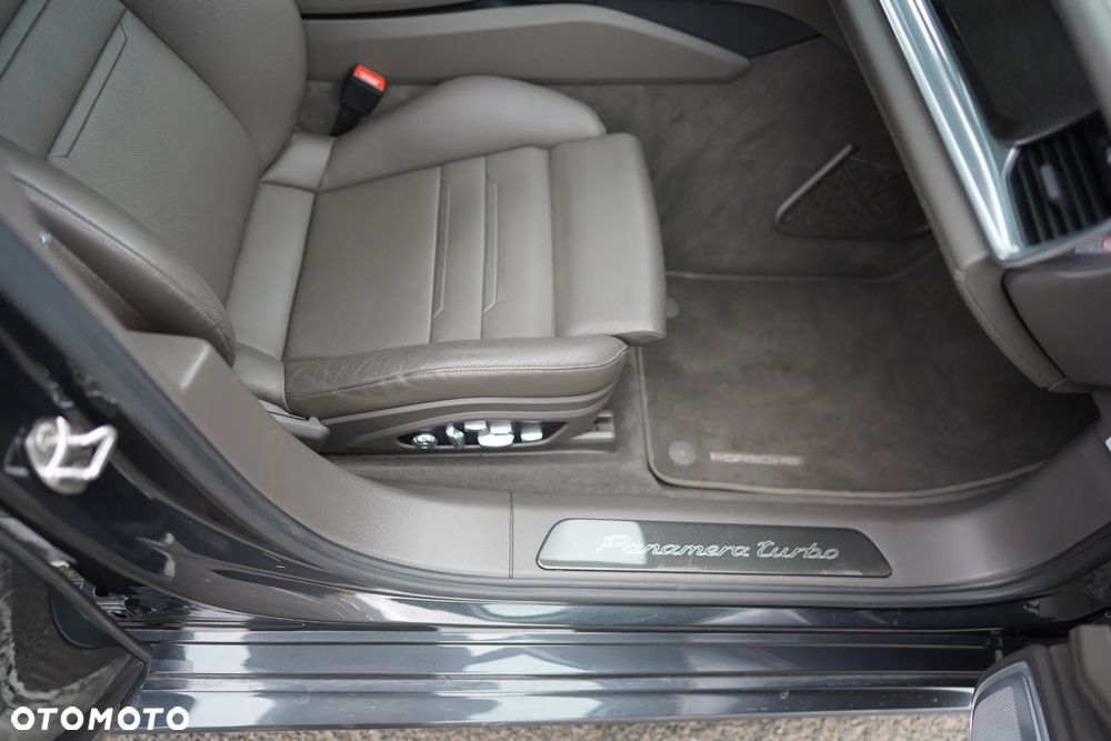 Porsche Panamera Turbo - 10