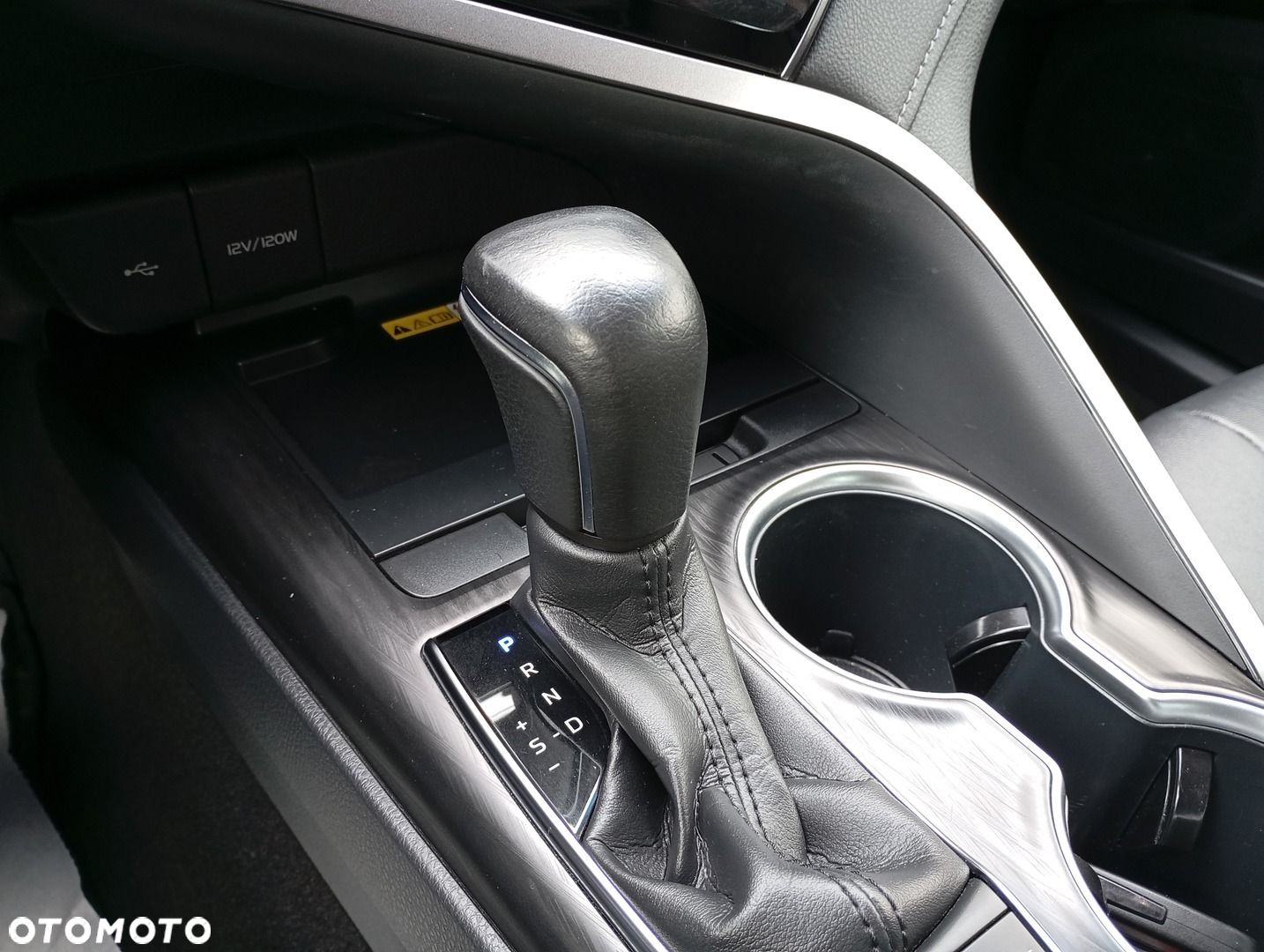 Toyota Camry - 19