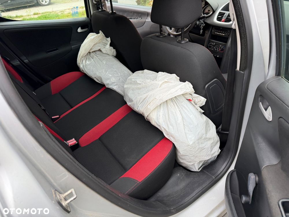 Peugeot 207 - 15