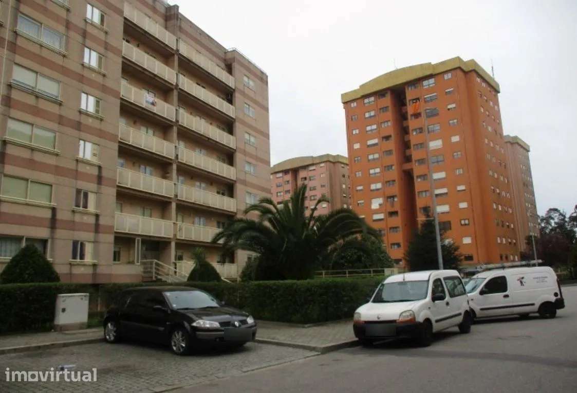 Apartamento T3 usado em Vilar de Andorinho - Grande imagem: 2/9