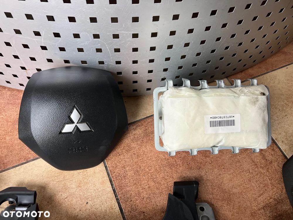 PODUSZKA AIRBAG KIEROWCY PASAŻERA PODKOLANOWA PASY MITSUBISHI OUTLANDER III 2012-2020 ORYGINAŁ NIE REGENEROWANE - 2