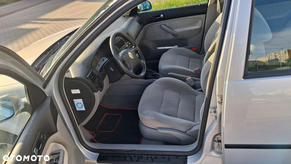 Volkswagen Golf 1.6 - 6