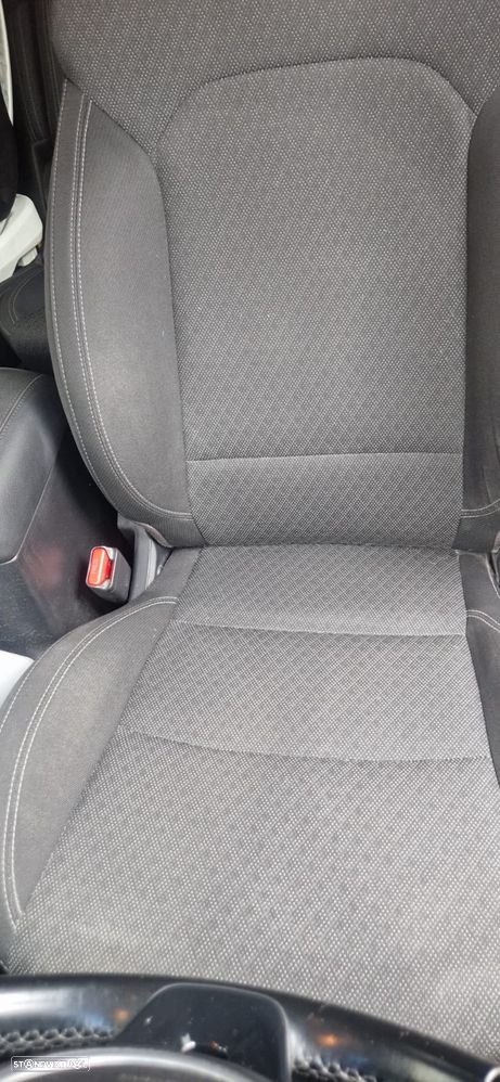 Kia Carens 1.7 CRDi ISG TX - 9