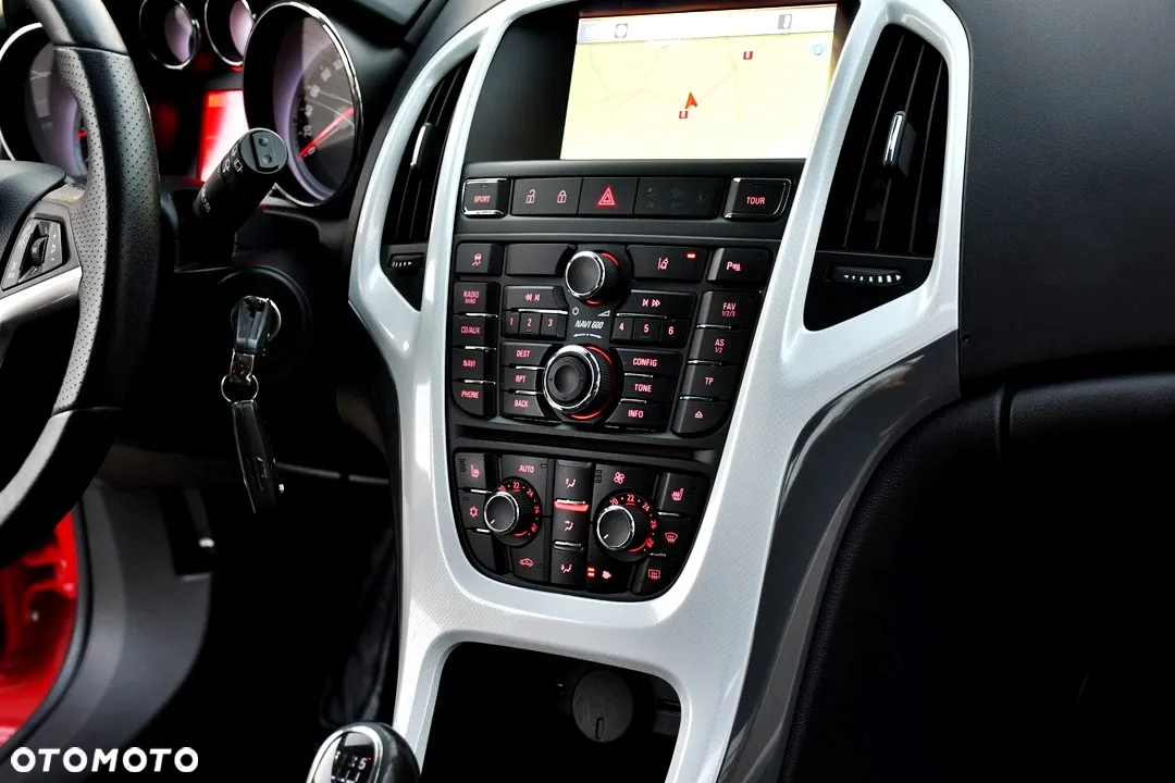 Opel Astra III GTC 1.6 T Cosmo - 25