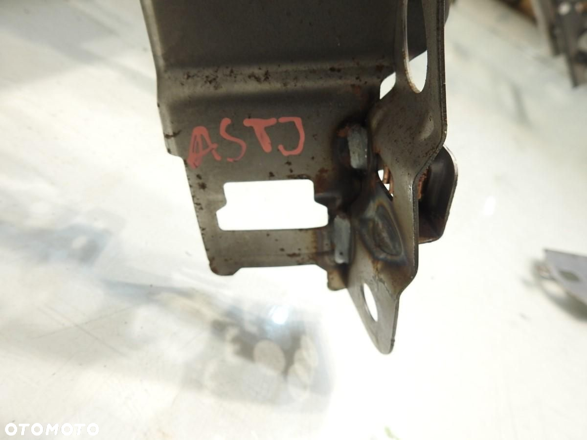 BELKA STELAŻ KONSOLI OPEL ASTRA J 13250705 - 2