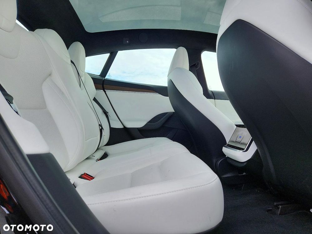 Tesla Model S AWD - 10