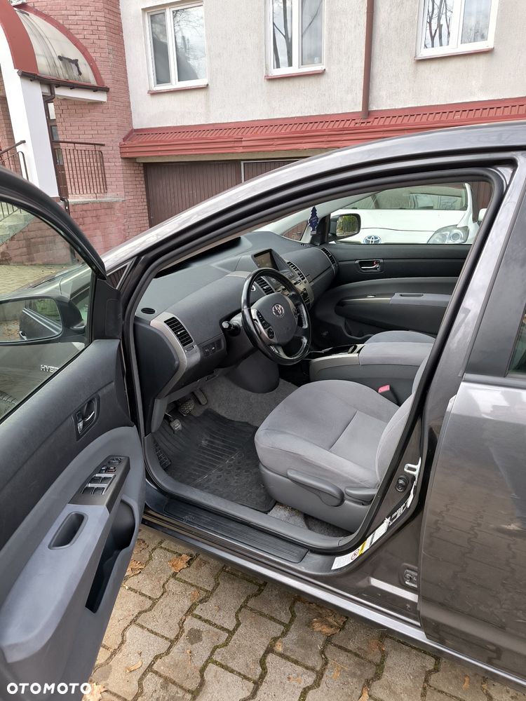 Toyota Prius - 3