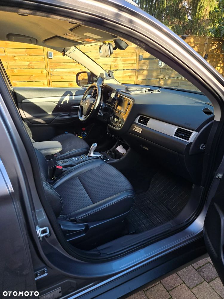 Mitsubishi Outlander 2.0 4WD - 6