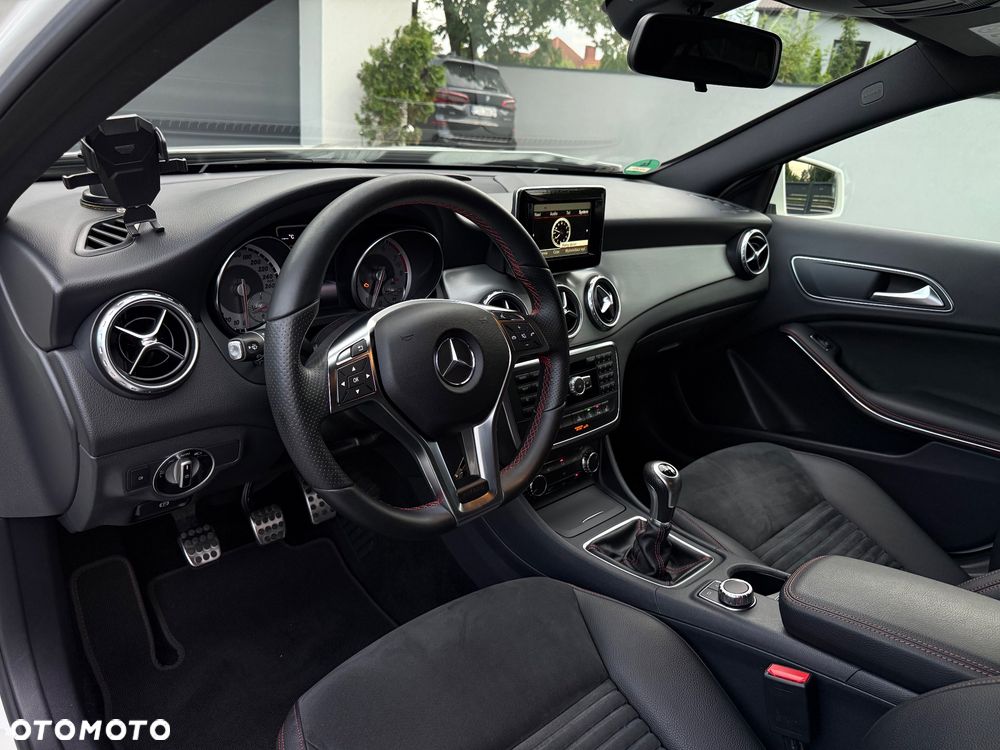 Mercedes-Benz GLA 200 AMG Line - 20