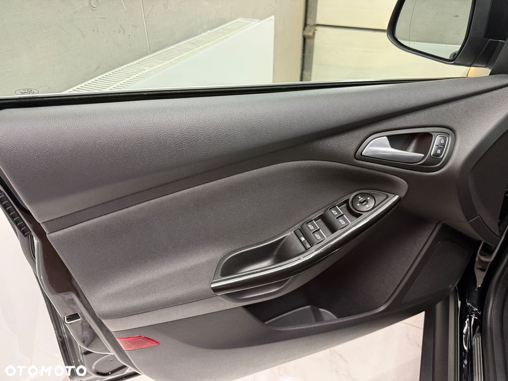 Ford Focus 1.0 EcoBoost Titanium - 11