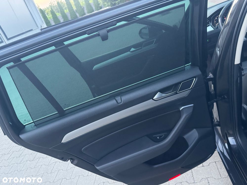 Volkswagen Passat Variant 2.0 TDI SCR DSG Highline - 16