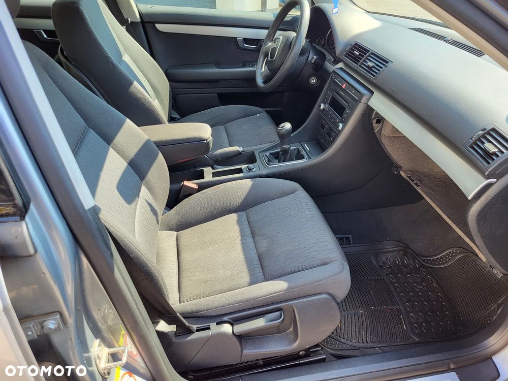 Audi A4 Limousine - 8