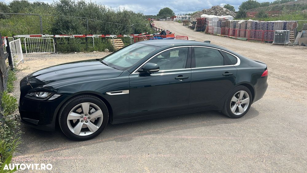 Jaguar XF 20d AWD Portfolio - 6