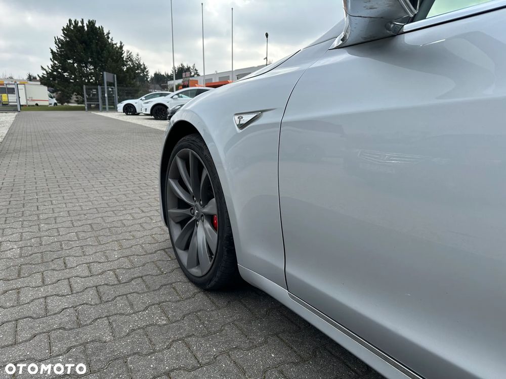 Tesla Model S - 3