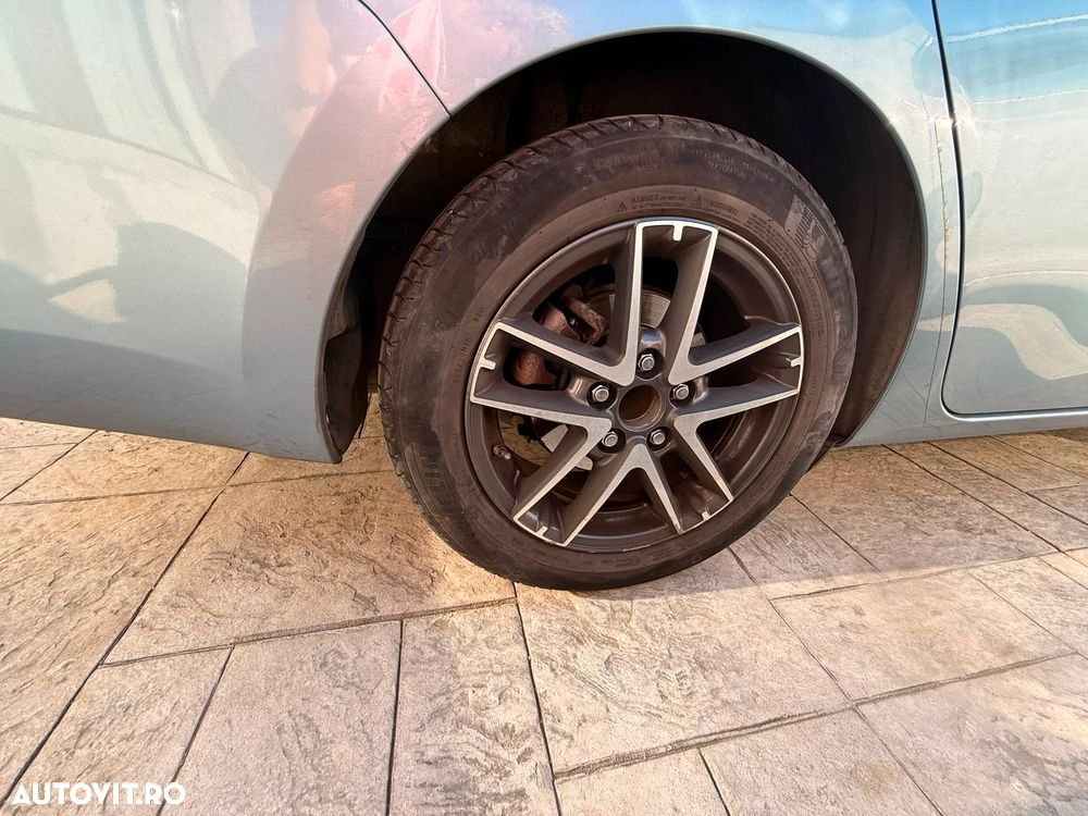 Toyota Auris - 10