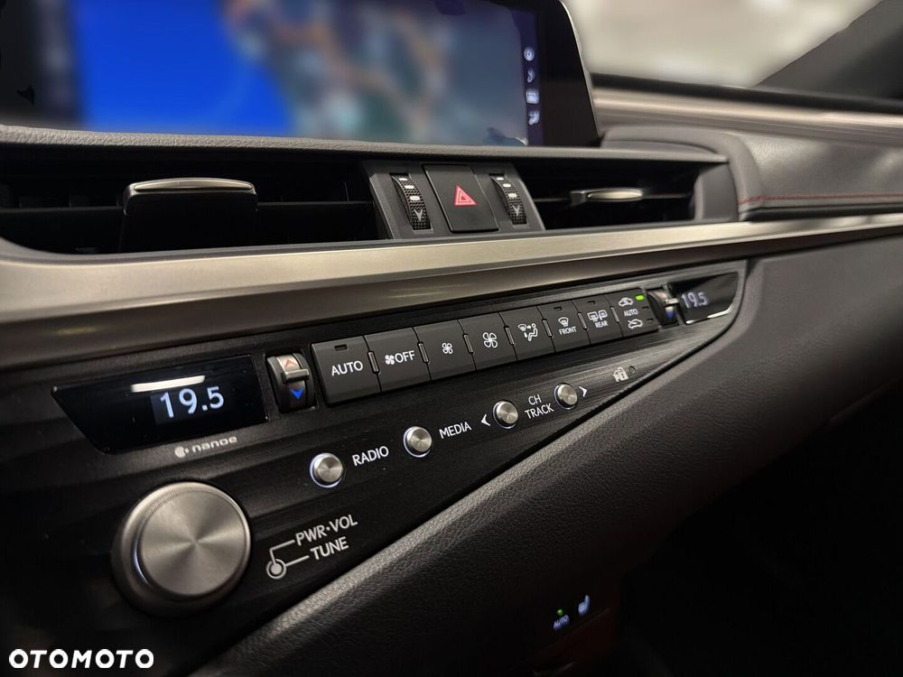 Lexus ES 300h F Sport Edition - 18