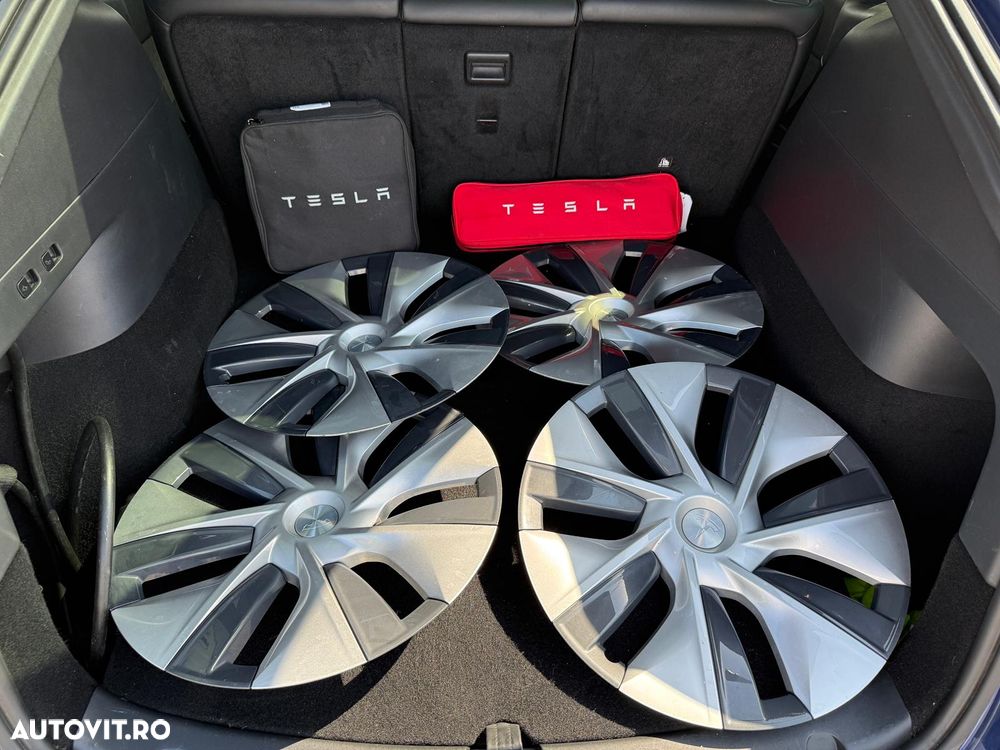 Tesla Model Y - 17