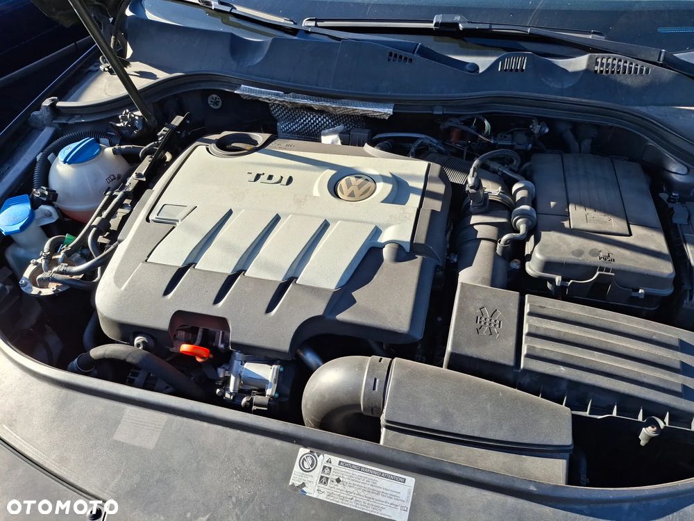 Volkswagen Passat 2.0 TDI DPF BlueMot Comfortline - 10
