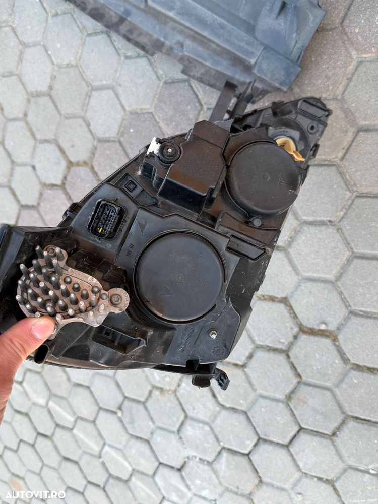 Peugeot 308 1.2 L PureTech Turbo S&S EAT8 Allure - 22