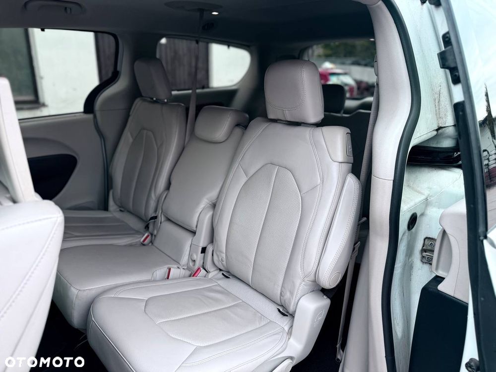 Chrysler Pacifica - 10