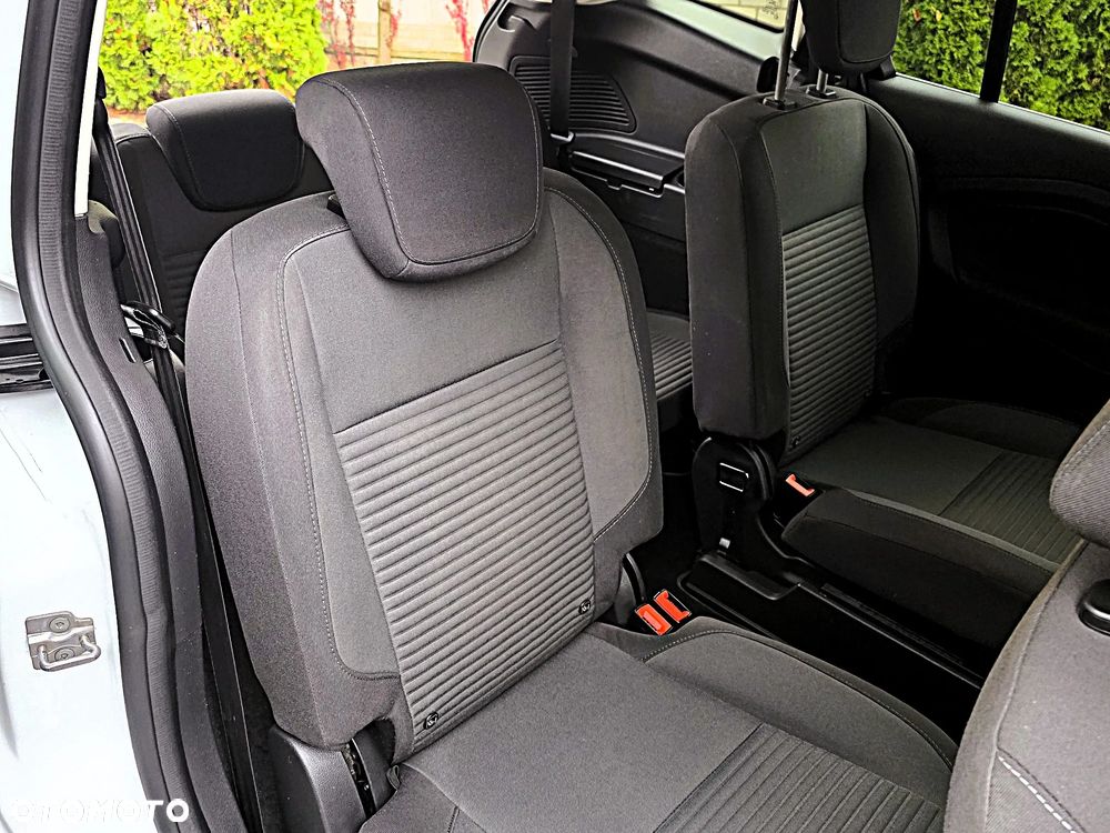 Ford Grand C-MAX - 11