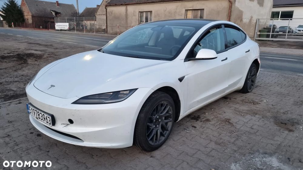 Tesla Model 3 - 3