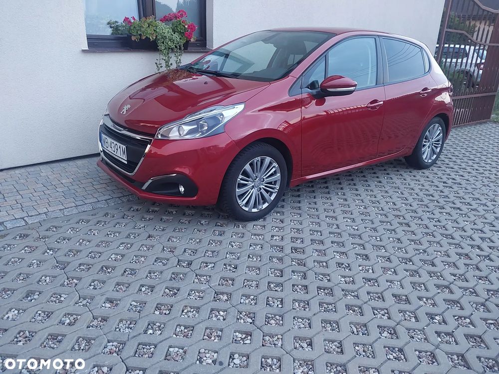 Peugeot 208 - 1