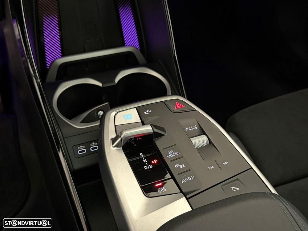 BMW iX2 eDrive20 Pack Desportivo M Pro - 34