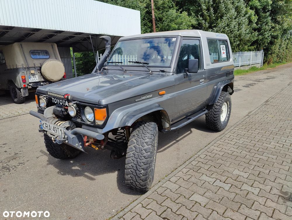 Toyota Land Cruiser - 5