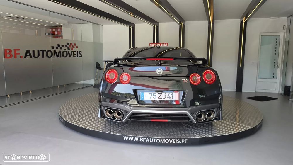 Nissan GT-R Prestige Edition - 17