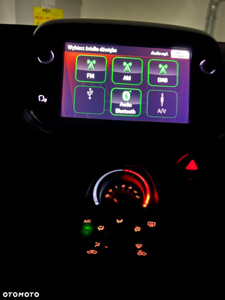 Toyota Aygo x.shift x-play connect - 6