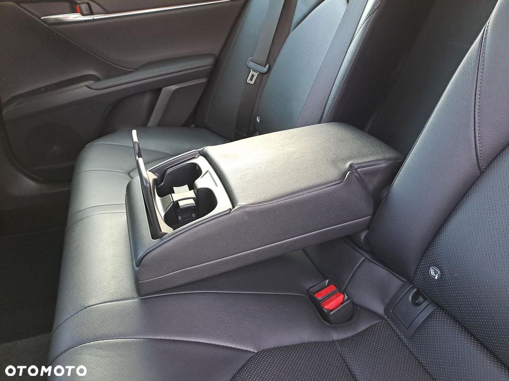 Toyota Camry 2.5 Hybrid Comfort CVT - 28
