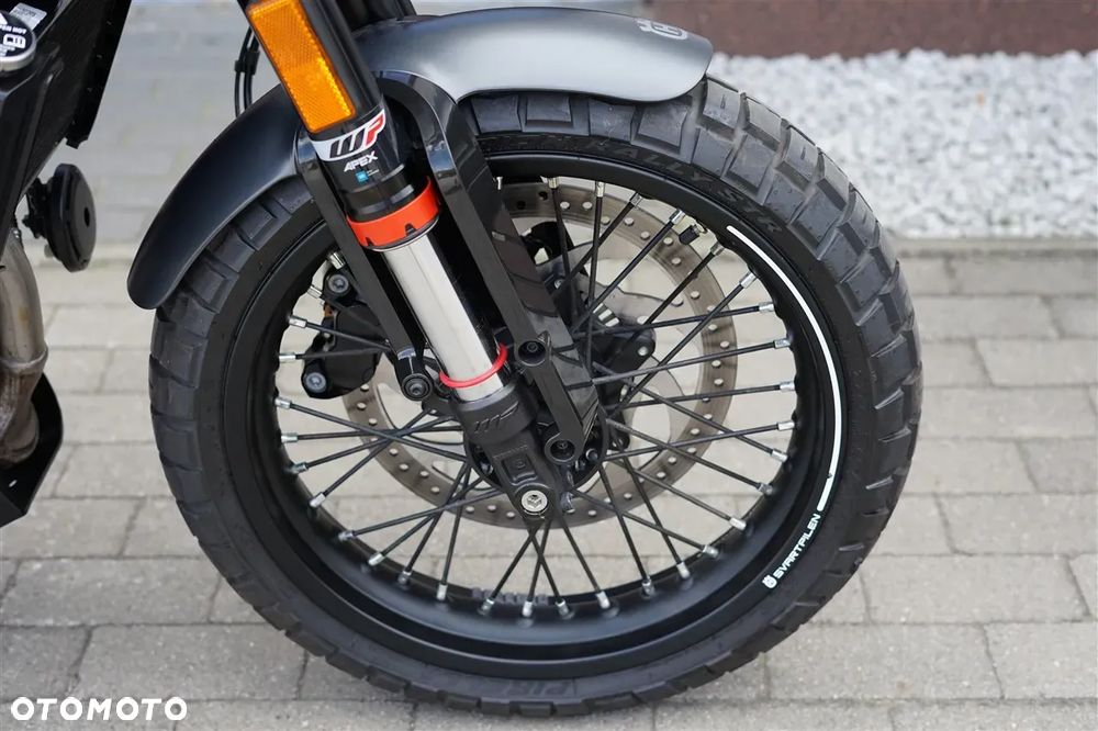 Husqvarna Svartpilen - 13