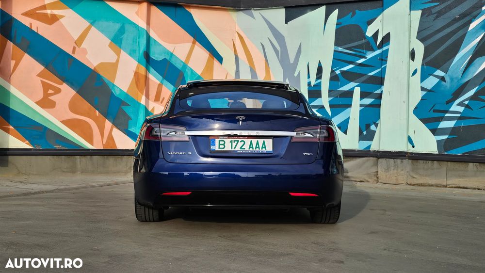 Tesla Model S - 9