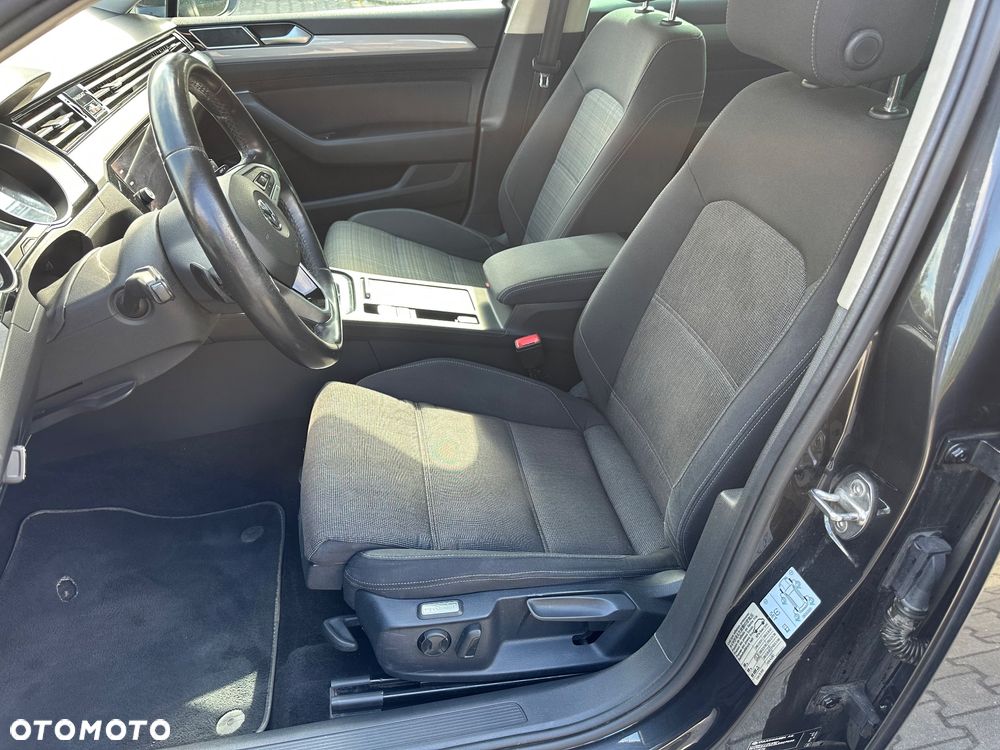 Volkswagen Passat 2.0 TDI Elegance DSG - 23