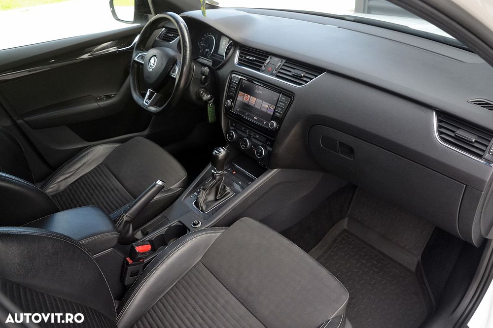 Skoda Octavia 2.0 TDI DSG RS - 20