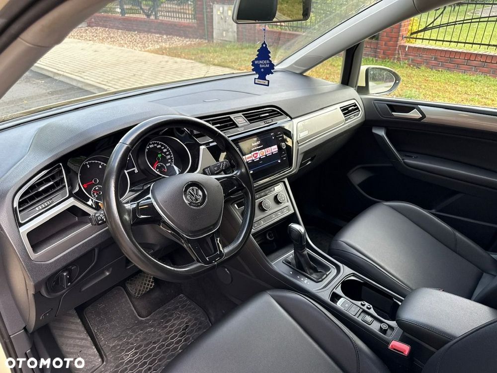 Volkswagen Touran - 15