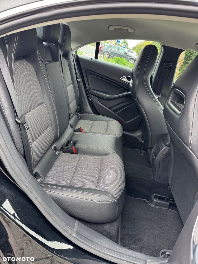 Mercedes-Benz CLA 180 7G-DCT - 12