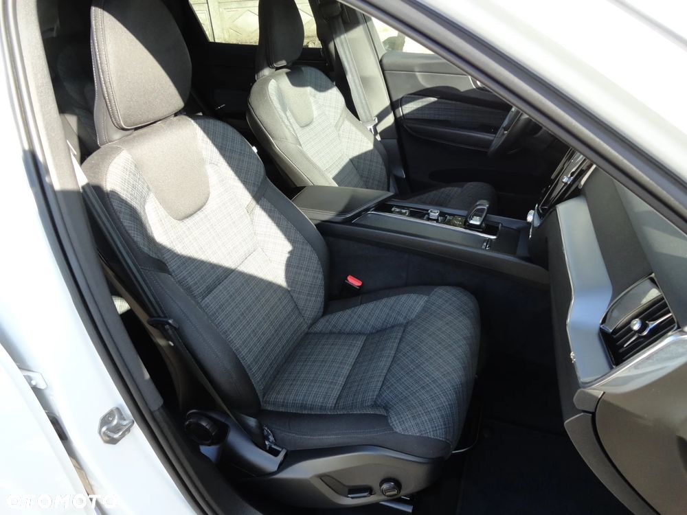 Volvo XC 60 B4 D AWD Geartronic Momentum Pro - 11