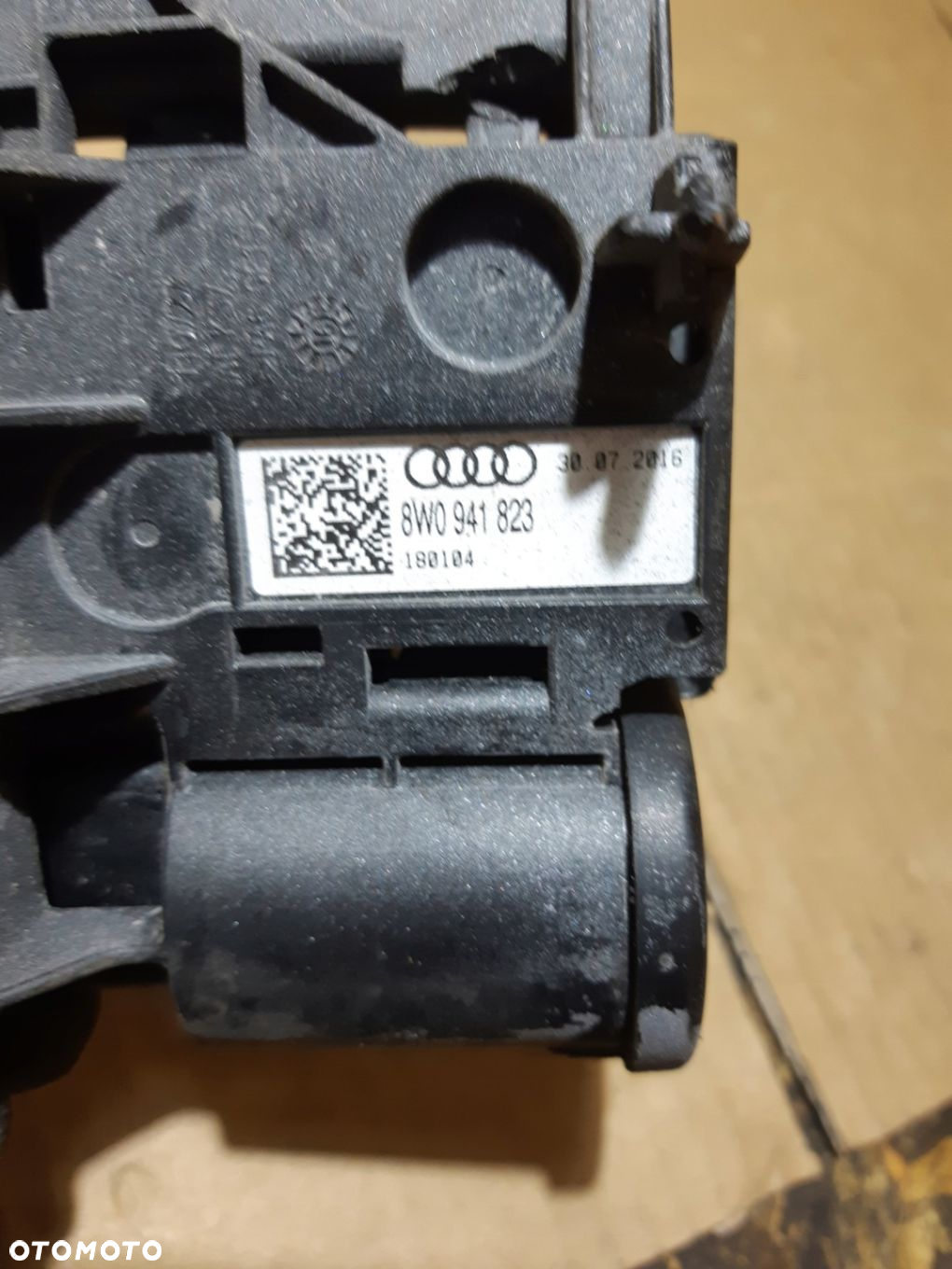 AUDI A4 B9 ROZDZIELACZ PRĄDU 8W0941823 - 5