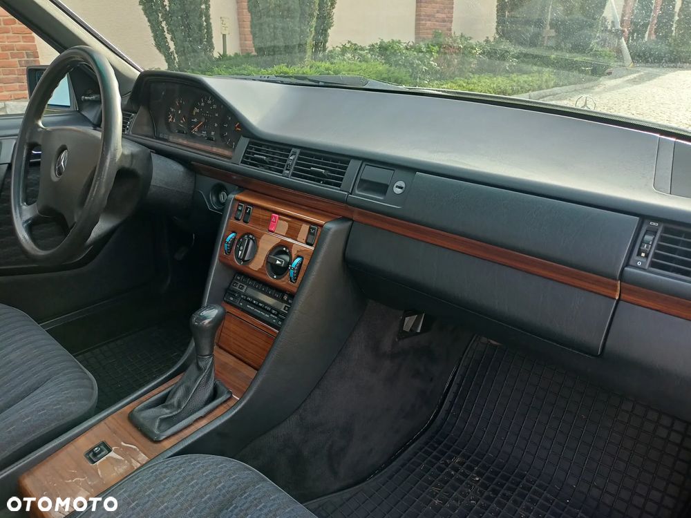 Mercedes-Benz W124 (1984-1993) - 22