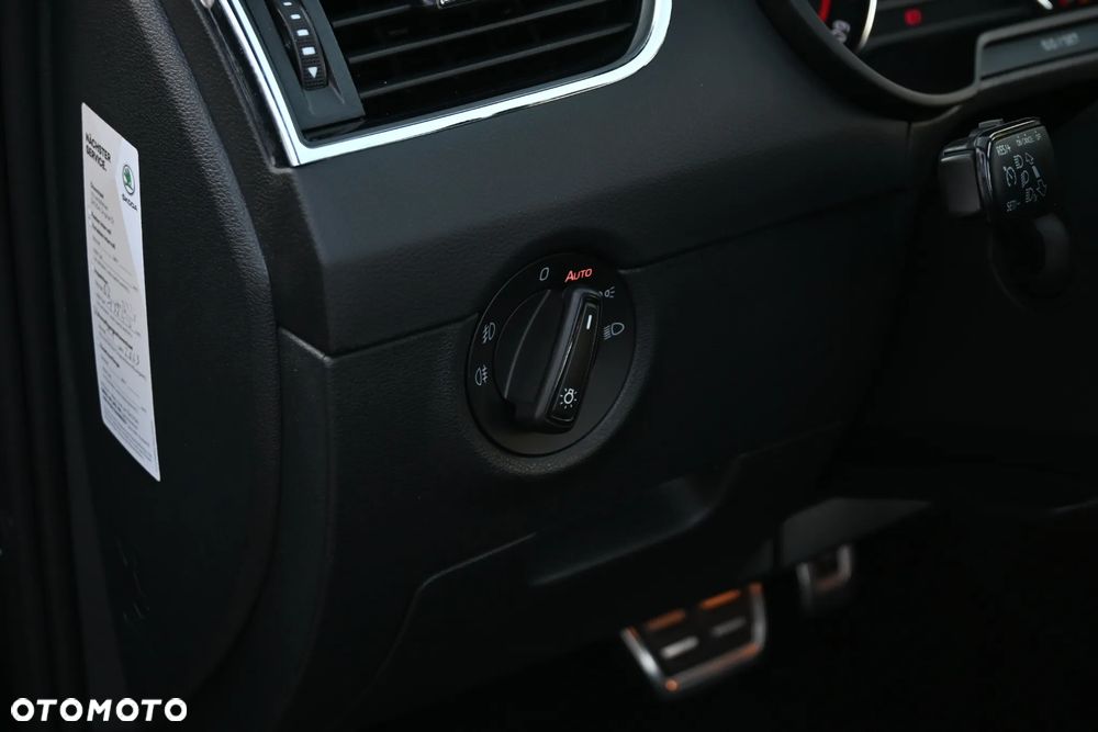 Skoda Octavia 2.0 TDI DSG RS - 33