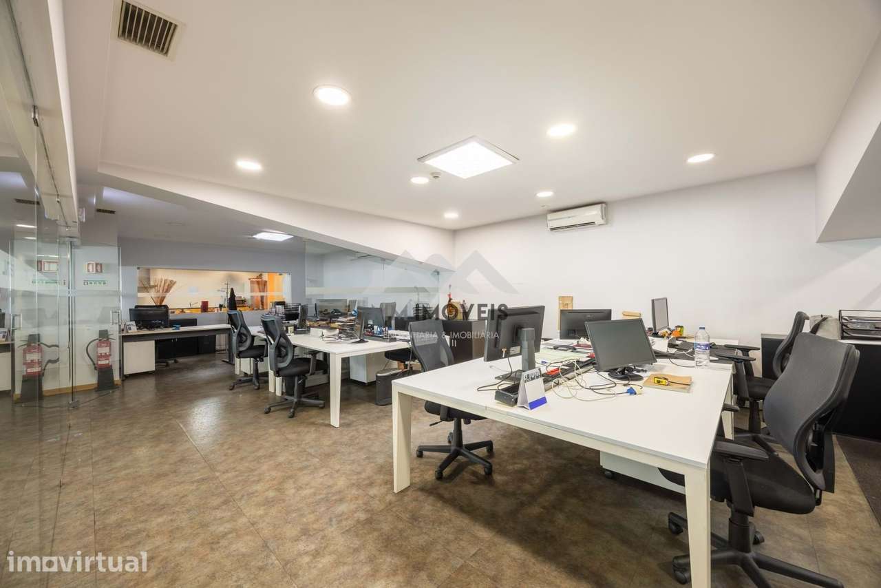 Armazém com 1390m2 | Leça do Balio | Junto à Via Norte e VCI | Serviço - Grande imagem: 4/34