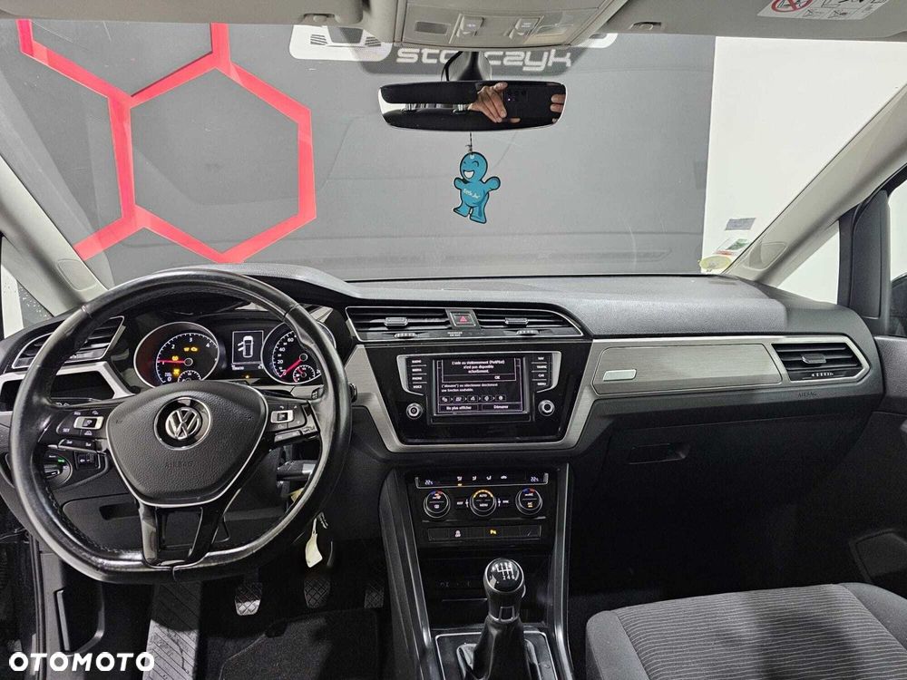 Volkswagen Touran - 10