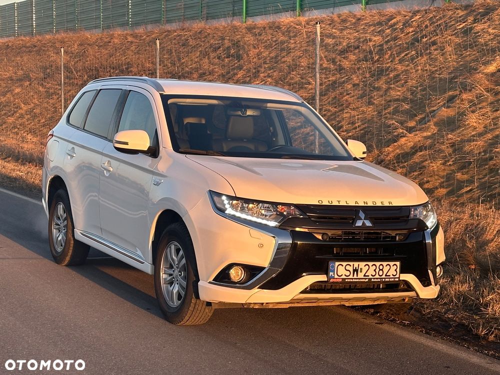 Mitsubishi Outlander 2.0 4WD Plus - 1