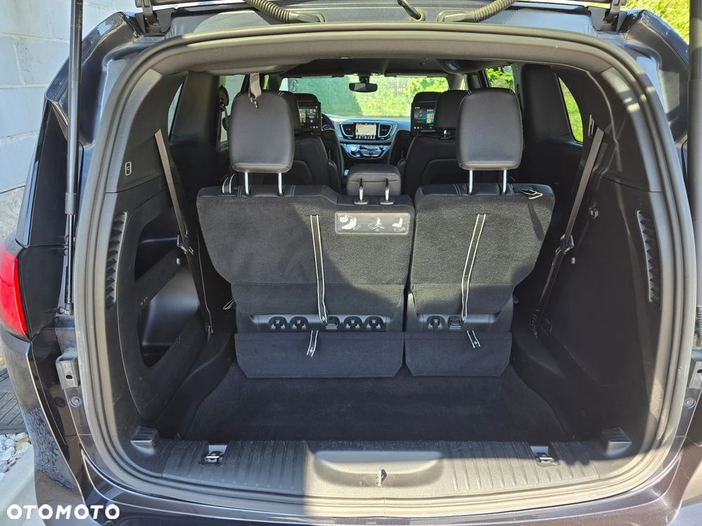 Chrysler Pacifica - 40